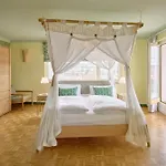 Viva Sky Hotel Constance