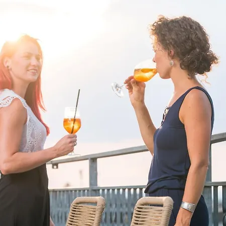 Viva Sky كونستانز