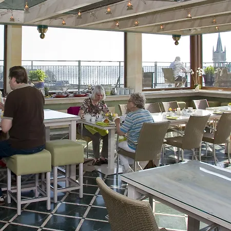 Viva Sky فندق كونستانز